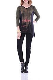  Abstract Mural Top