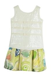  Abstract Shells Outfit
