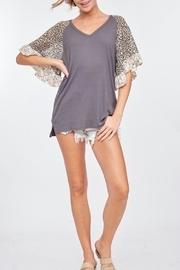  Sleeve Contrast Top
