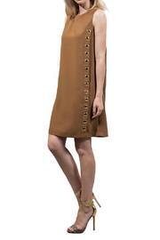  Sleeveless Right Dress