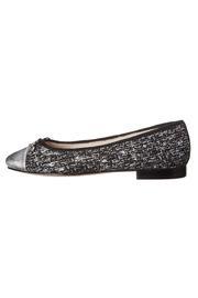  Sara Flat