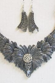  Feather Motif Necklace