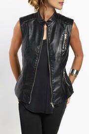 Angela Vest