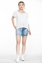  White Short-sleeve Top