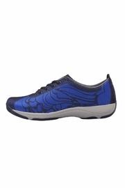  Hannah Comfort Sneaker