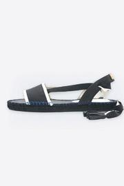  Tie-up Flat