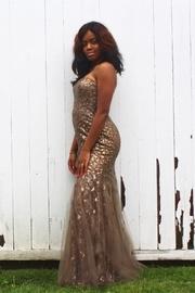  Multilayered Tool Gown