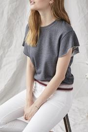  Ronnie Raw Slv Contrast Banded Waist Tee