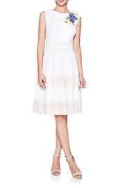  White Sleeveless Knee Dress