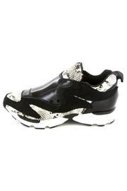  Forward Sneaker