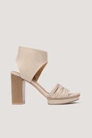  Lap Heel