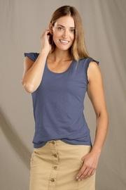  Rufflitia Tee