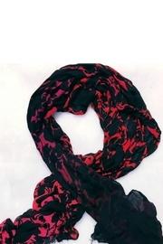  Silhouette Floral Scarf