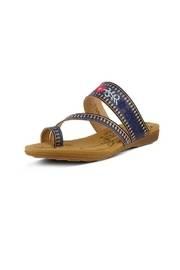  Akhila Sandal
