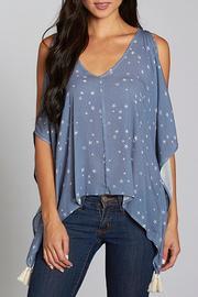  Peek-a-boo Shoulder Top