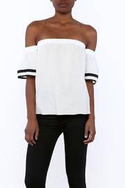  Ama Off-shoulder Top