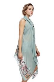  Flower Embroidery Vest
