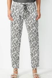  Patterned Loose-fit Pants