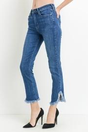 Curve Fray Hem Jean