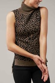  Leopard Sleeveless Turtleneck