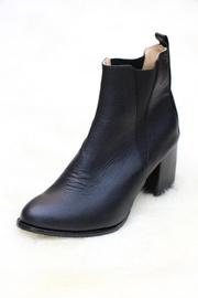  Marry Leather Booties