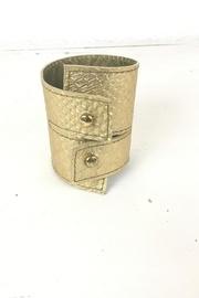  Ndiginus-gold-leather-cuff