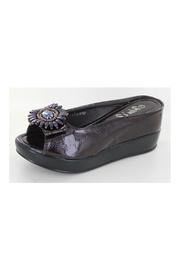 Brown Medalion Mini-wedge