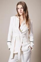  Tie Ivory Blazer