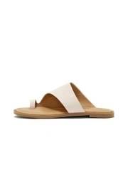  Anora Sandal