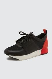  Yana Sneaker