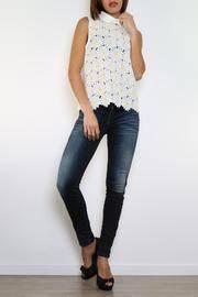  Daisy Collar Top