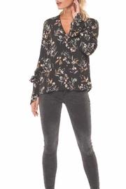  V-neck Tie-cuffs Blouse