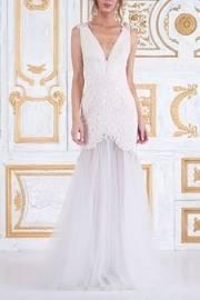  Sleeveless Wedding Gown