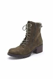  Mars Boots