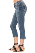  Curvy Kick Crop