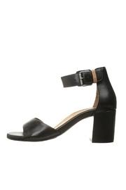  Christa Heel