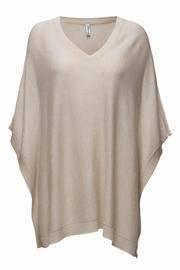 Niaka Knitwear