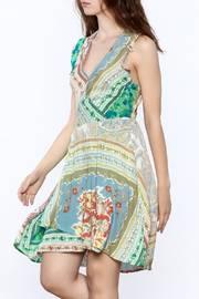  Flirty Sleeveless Dress