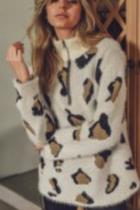  Fuzzy Leopard Print Pullover