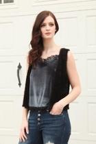  Darlene Vest