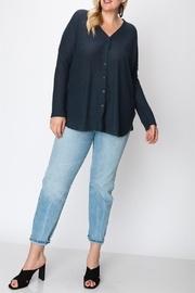  Liv Buttondown