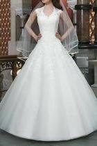  Sleeveless Bridal Gown