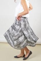  Flouncy Linen Skirt