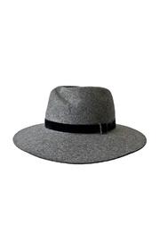  Zoe Fedora