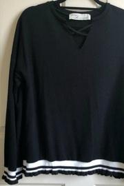  Criss-cross Stripe-edge Sweater