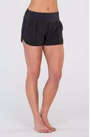  Statik Short Black