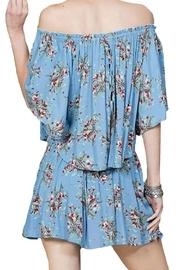  Cold Shoulder Crop