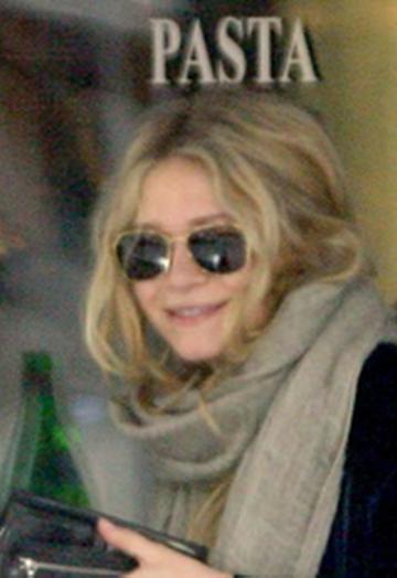 Ray-ban Rb3136 Caravan Sunglasses As Seen On Mary-kate Olsen