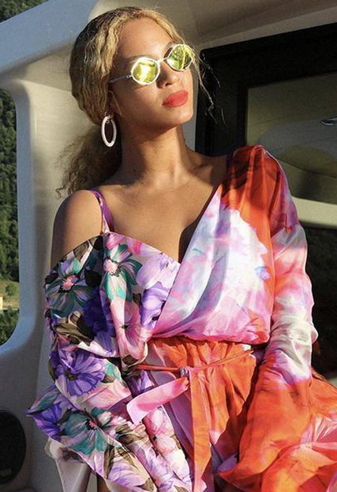 Luv Aj The Pave Amalfi Hoops As Seen On Beyonce