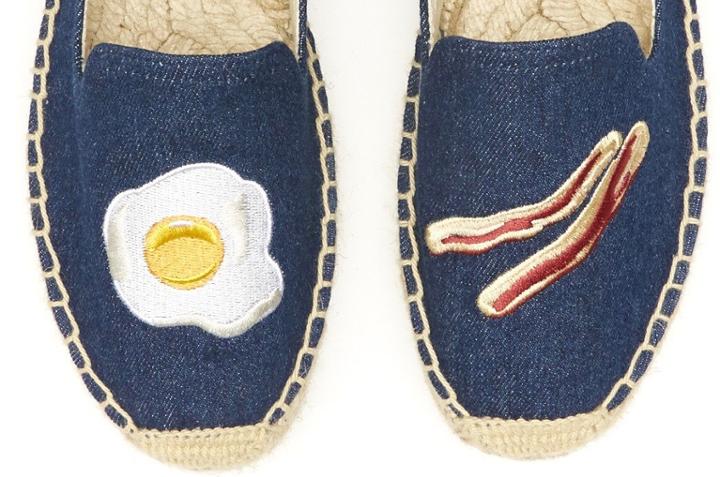 Soludos Bacon & Eggs Embroidered Platform Smoking Slipper In Dark Blue